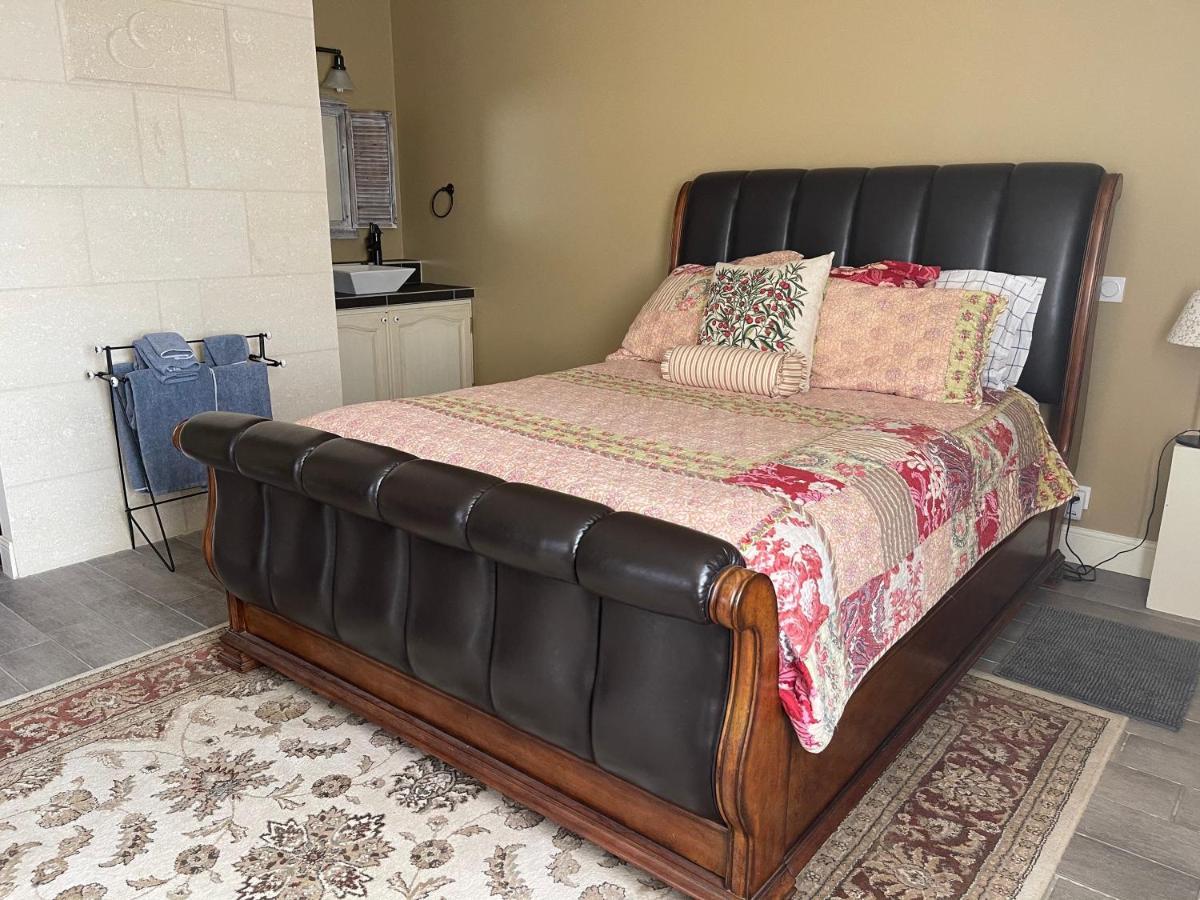 Chateau Couchebout Bed and Breakfast Pugnac Εξωτερικό φωτογραφία